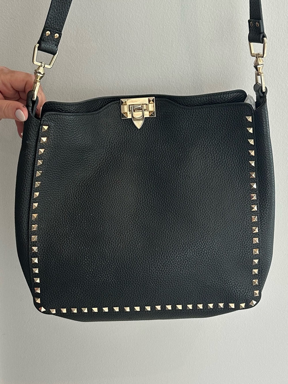 Valentino Garavani Black Leather Crossbody with Gold Studs - Picture 5 of 7